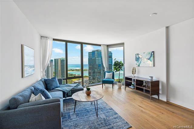 1001 Queen Street - Photo 1