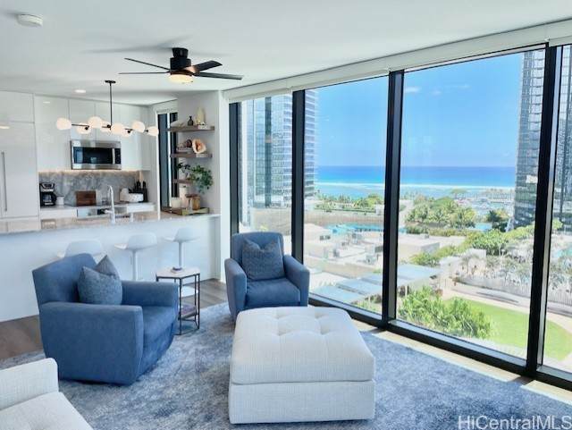 987 Queen Street - Photo 1