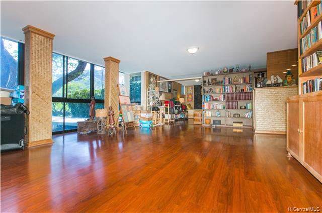 2943 Kalakaua Avenue - Photo 1
