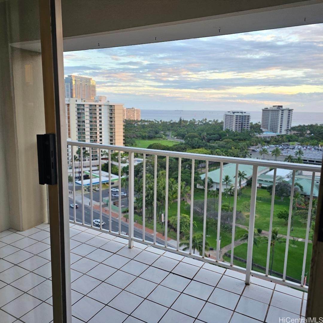 https://bt-photos.global.ssl.fastly.net/honolulu/orig_boomver_4_202605773-2.jpg