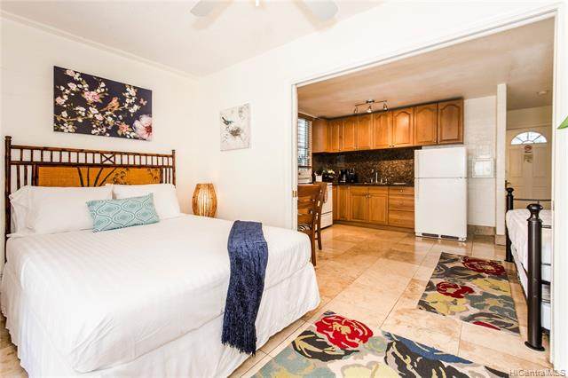 240 Liliuokalani Avenue - Photo 1