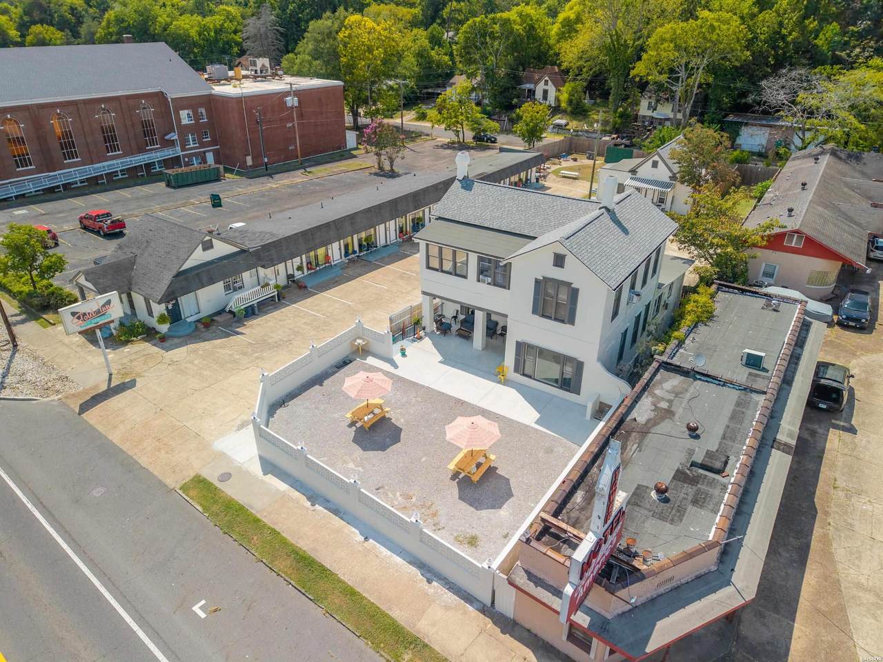 741 Park Avenue - Photo 1