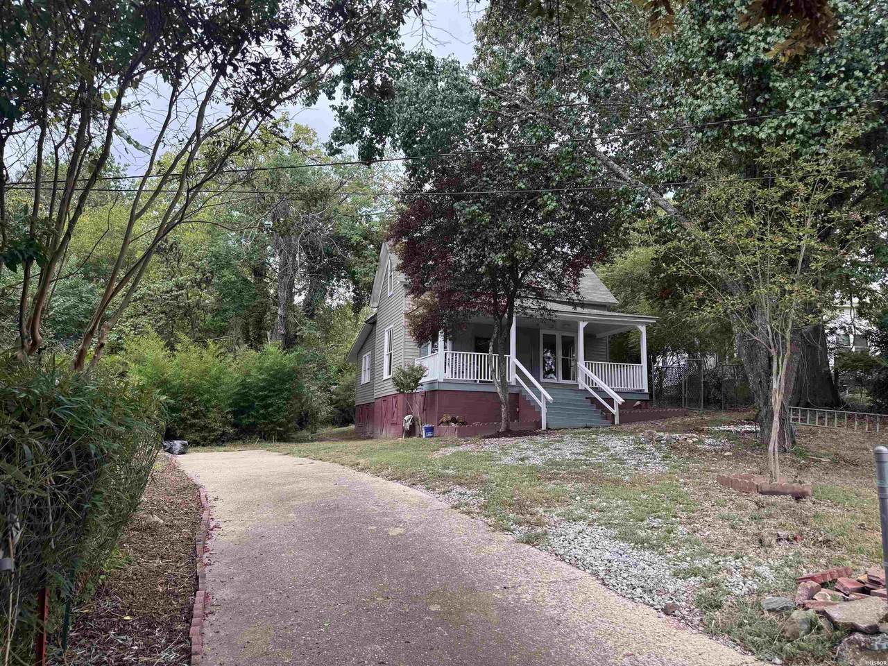 209 Elizabeth Terrace - Photo 1