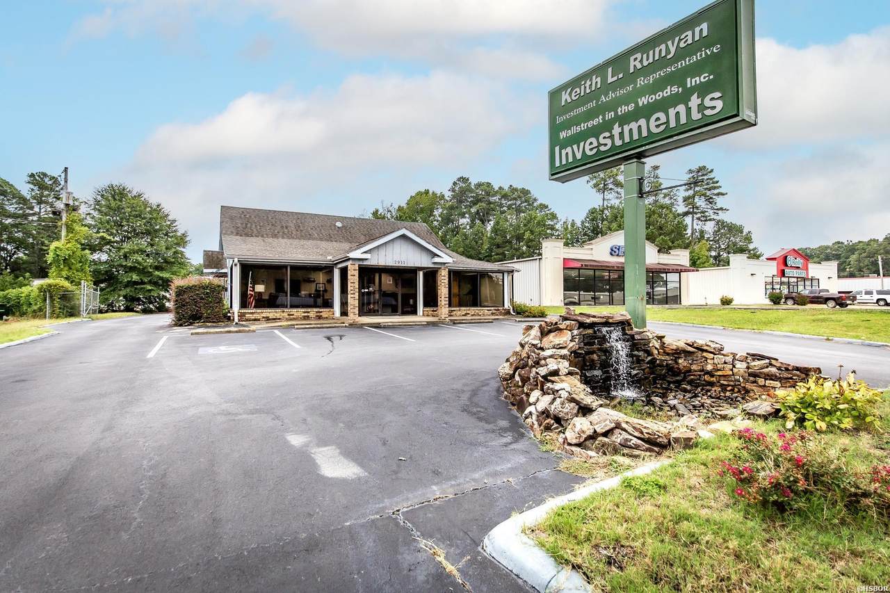 2911 Pine Street - Photo 1