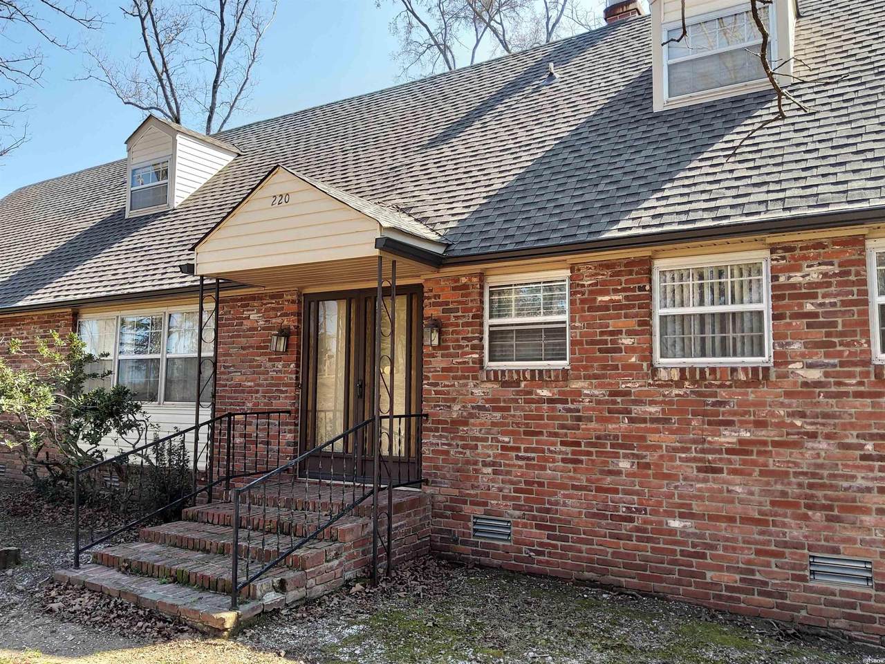 220 Beachview - Photo 1