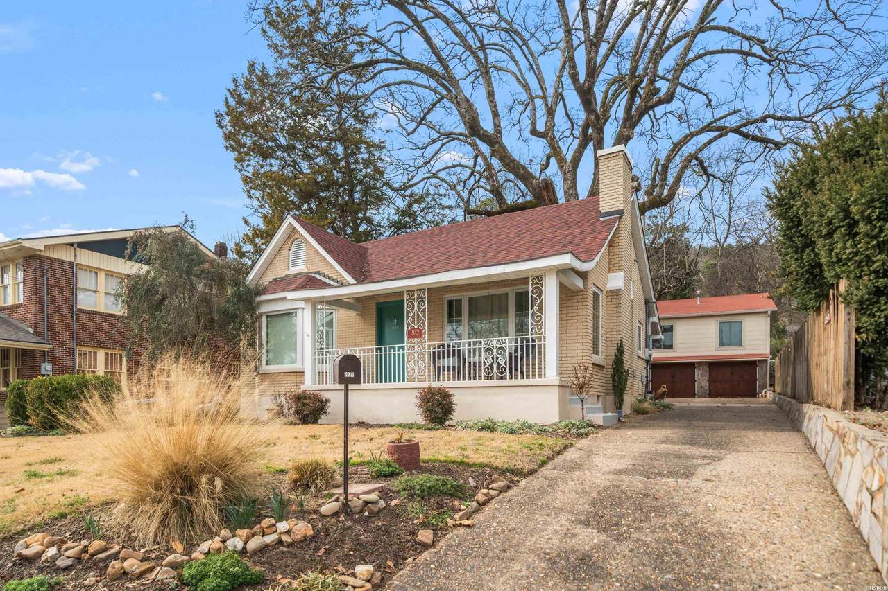 202 Pecan Street - Photo 1