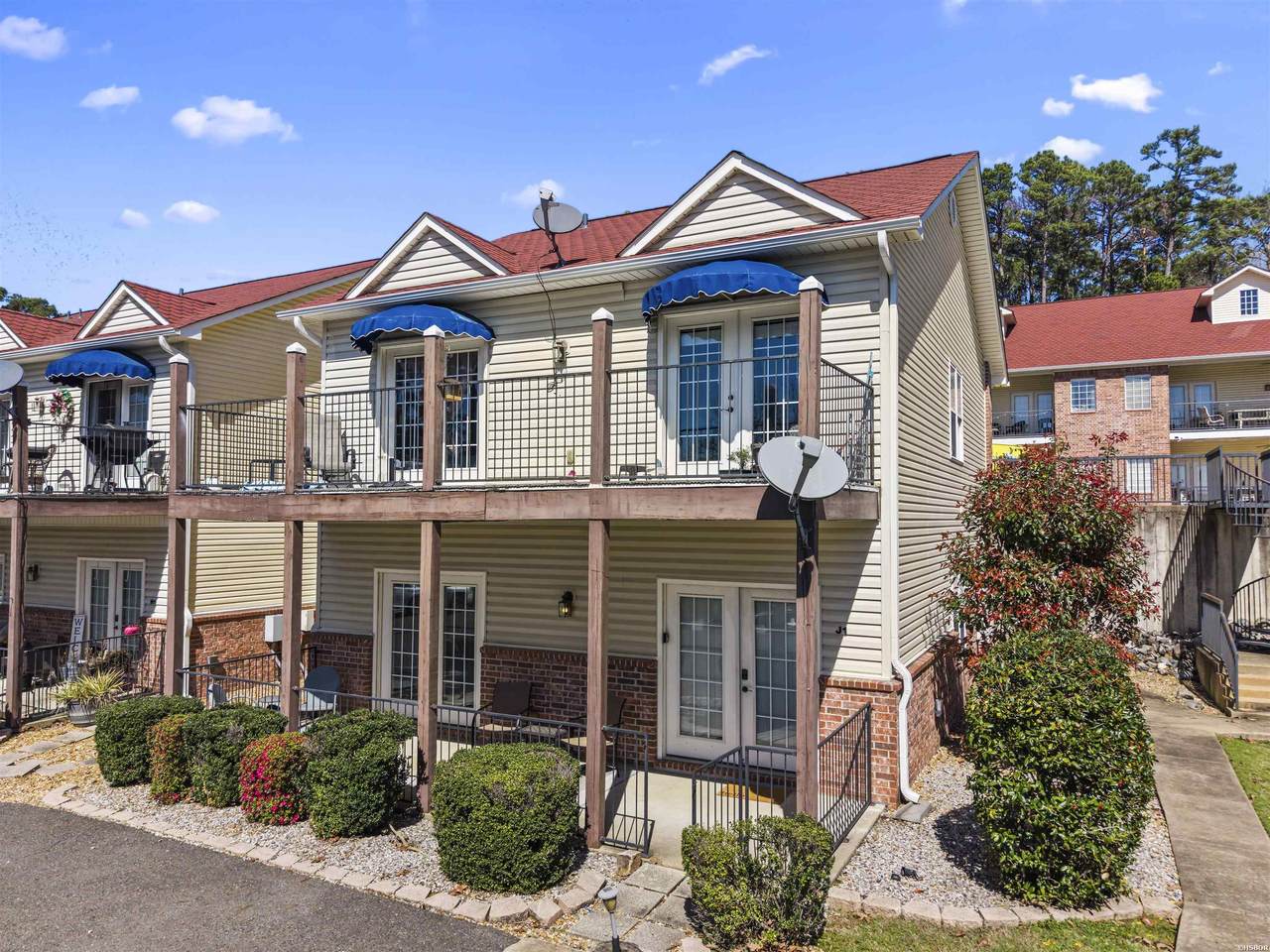 321 Peters Point - Photo 1