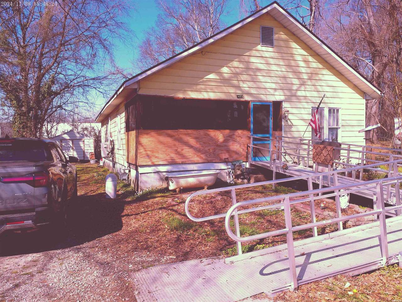 215 15TH Street - Photo 1