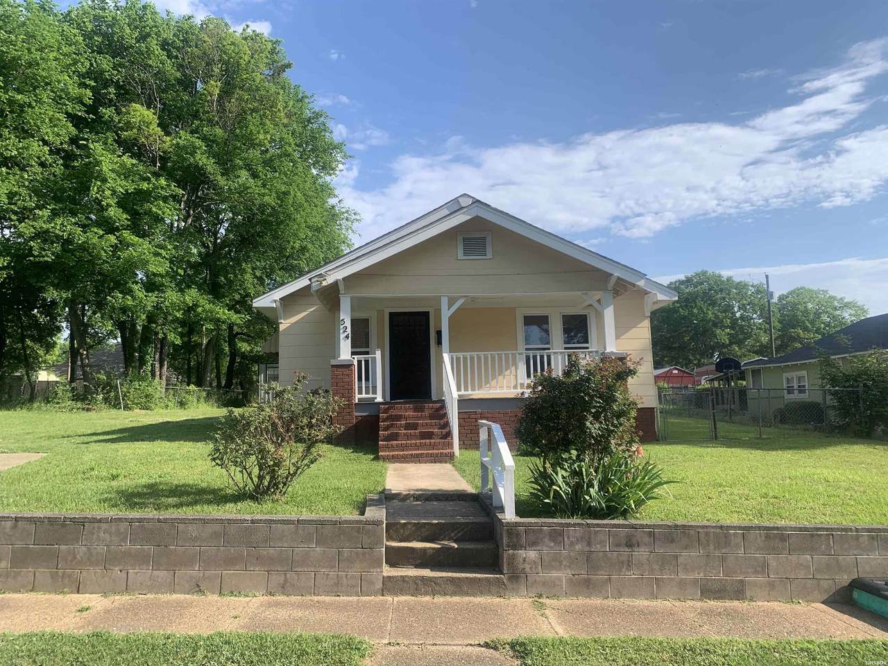 524 Oaklawn Street - Photo 1