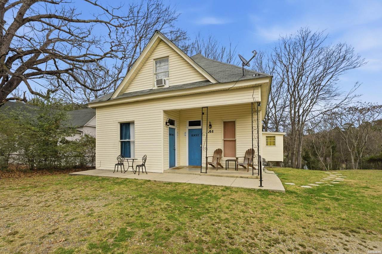 214 Elizabeth Terrace - Photo 1