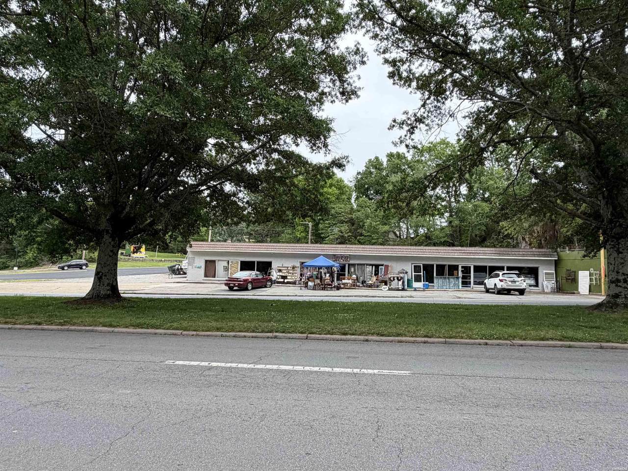 520 Grand Avenue - Photo 1