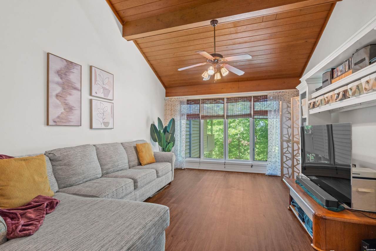 90 Silverpoint Drive - Photo 1