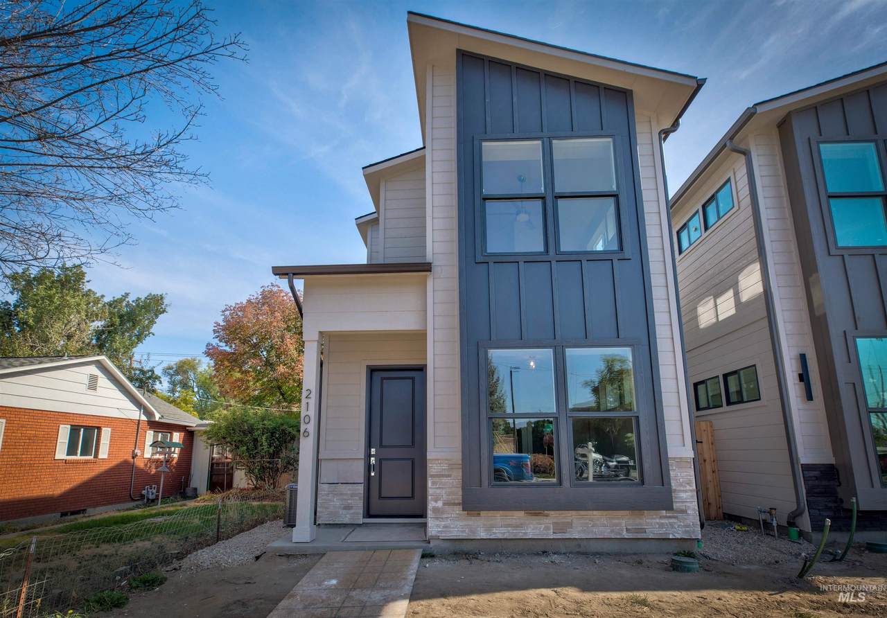 2106 35th Street - Photo 1
