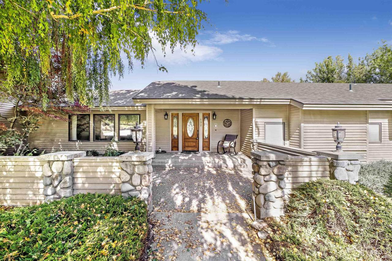 132 Country Club Ln - Photo 1