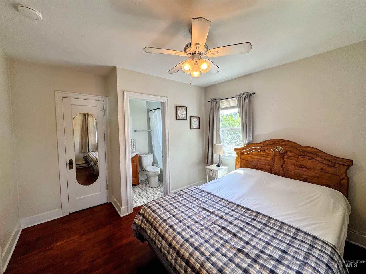220-222 Glass Way - Photo 1