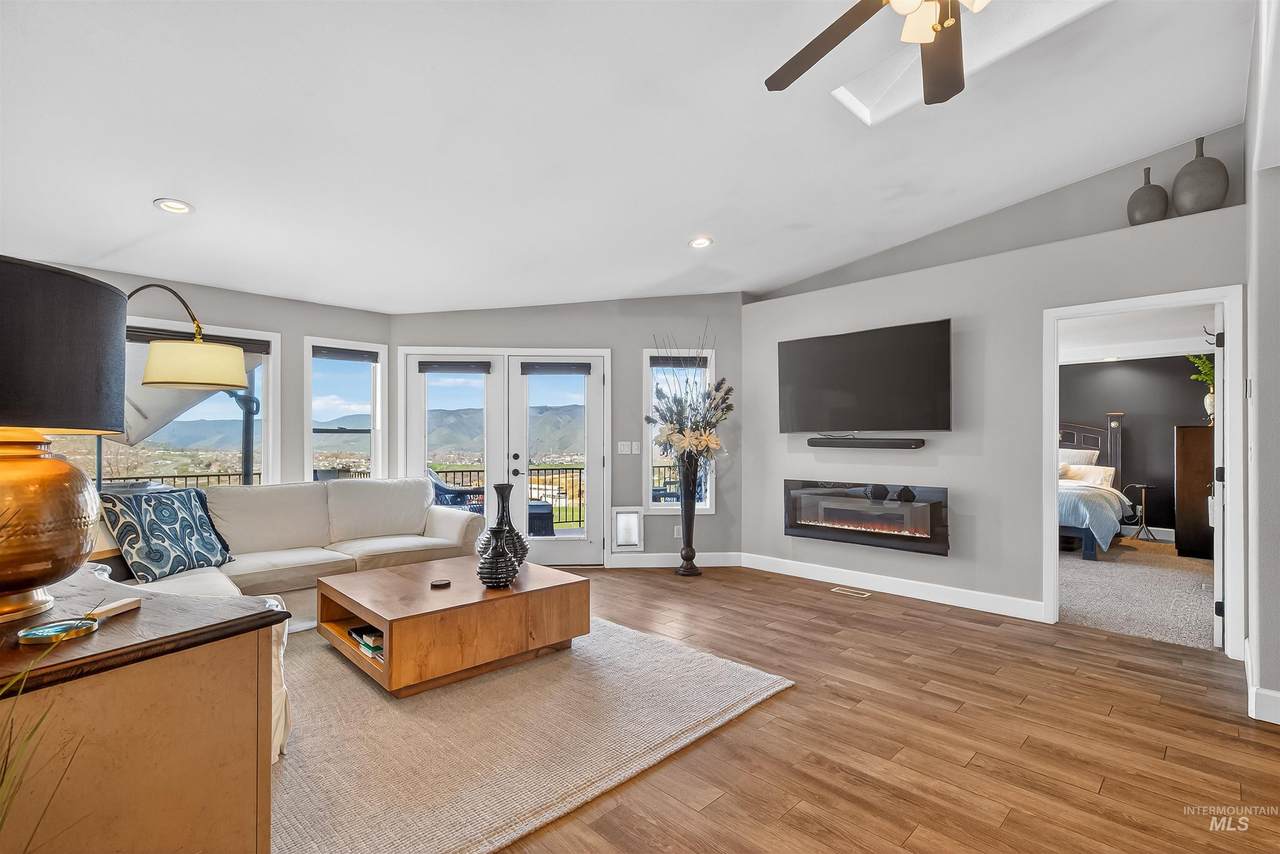 526 Valley Vista Blvd - Photo 1