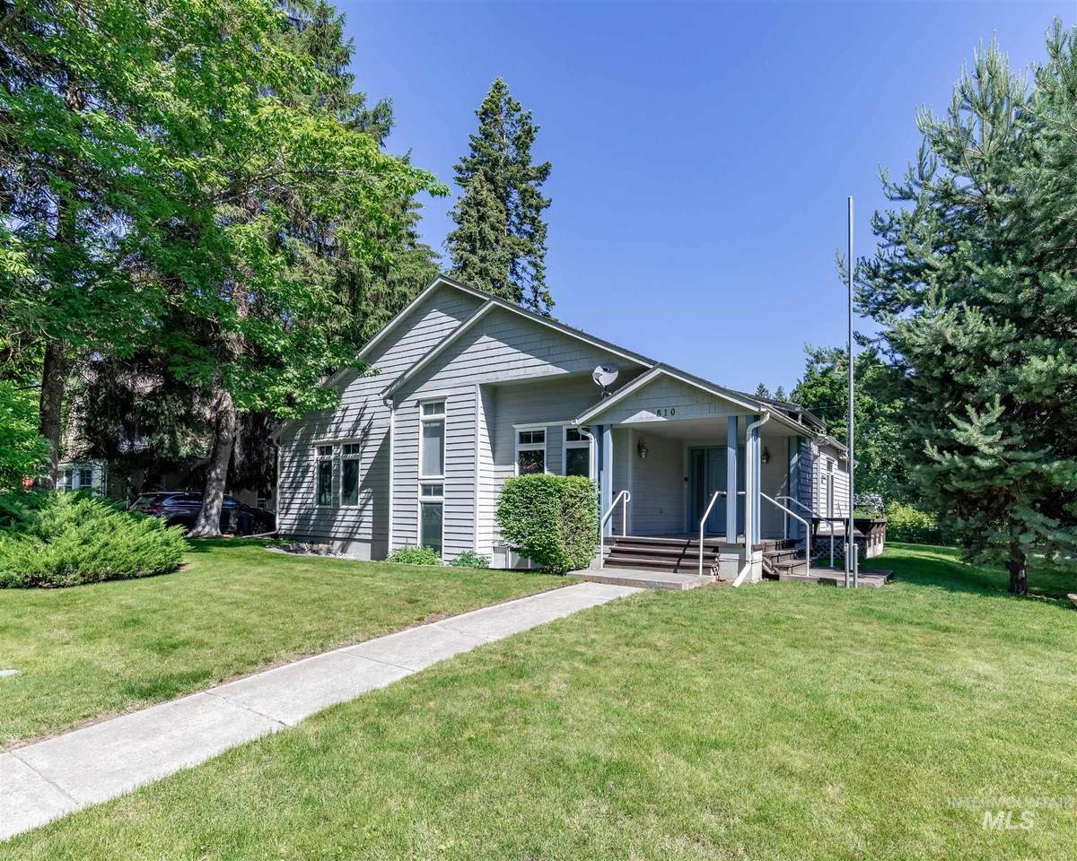 810 E Street - Photo 1