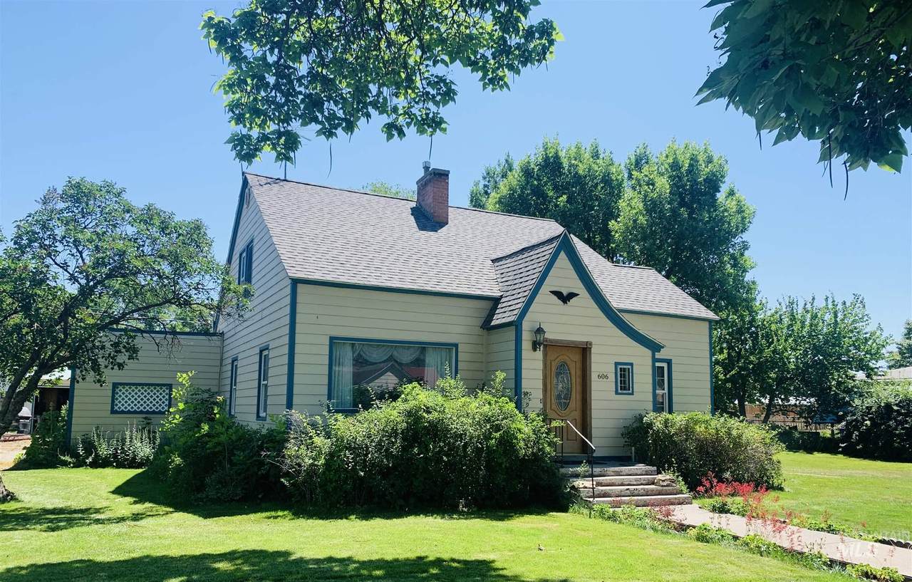 606 Montana Street - Photo 1