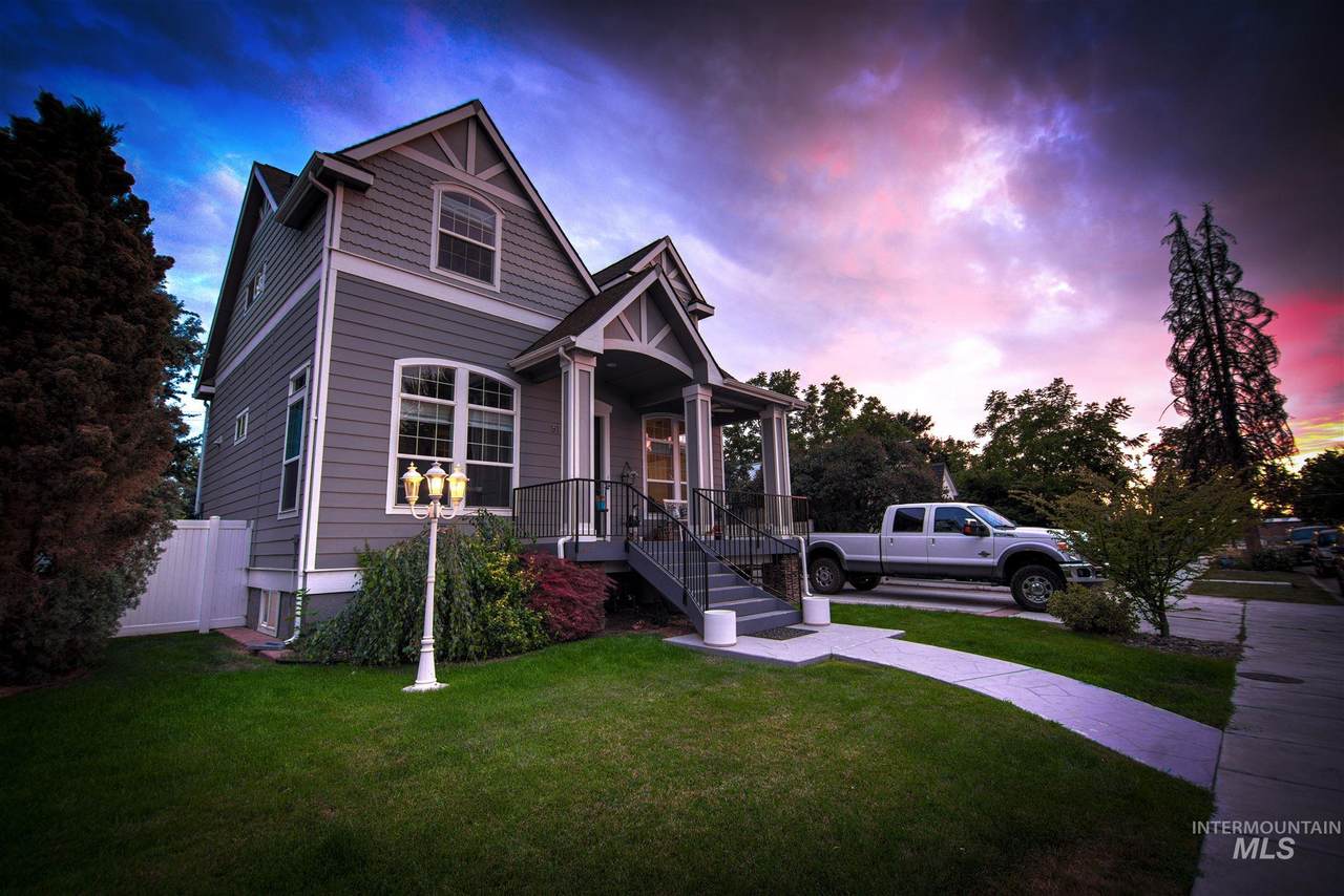 51 Carlton Ave - Photo 1