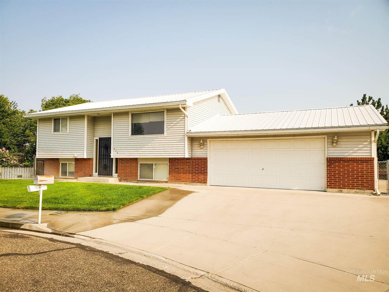 330 Green Court - Photo 1