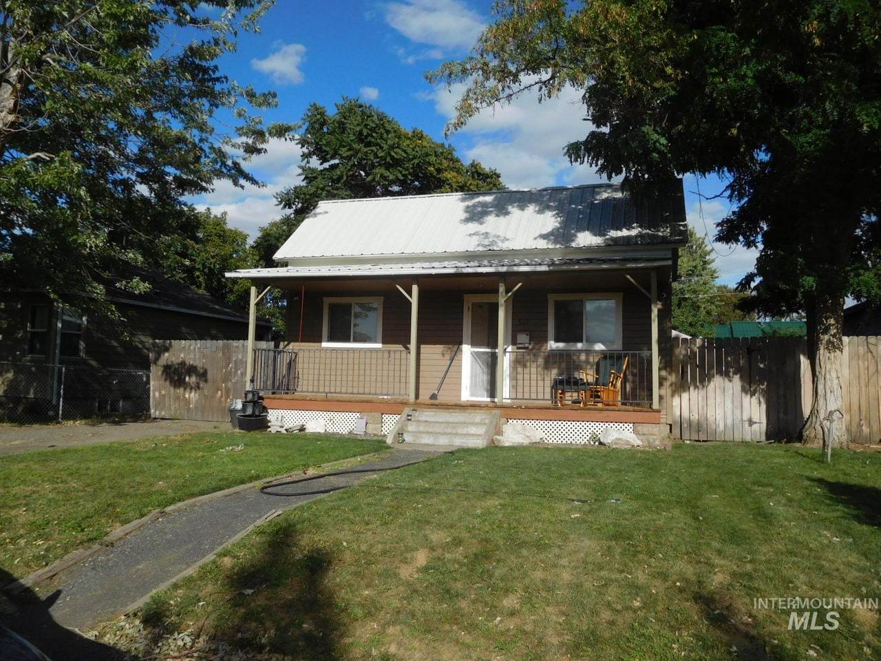 517 7th St - Photo 1