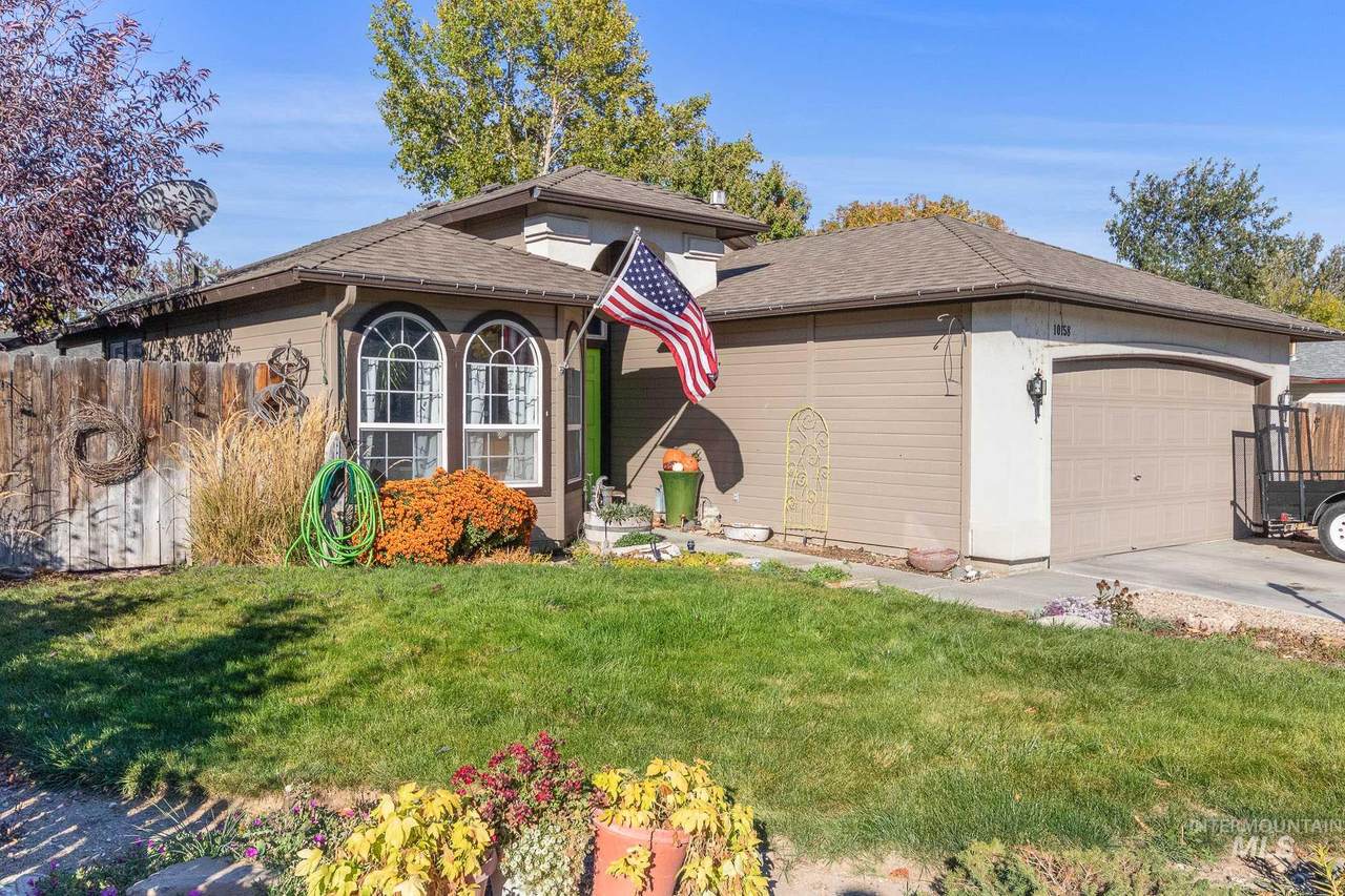 10158 Irving - Photo 1