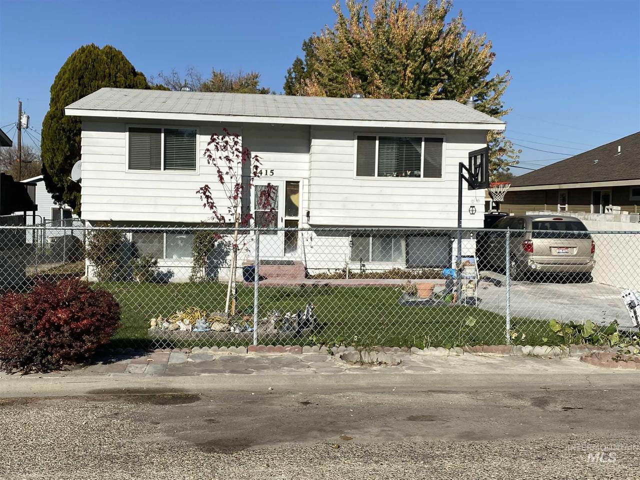 415 18th Ave N - Photo 1