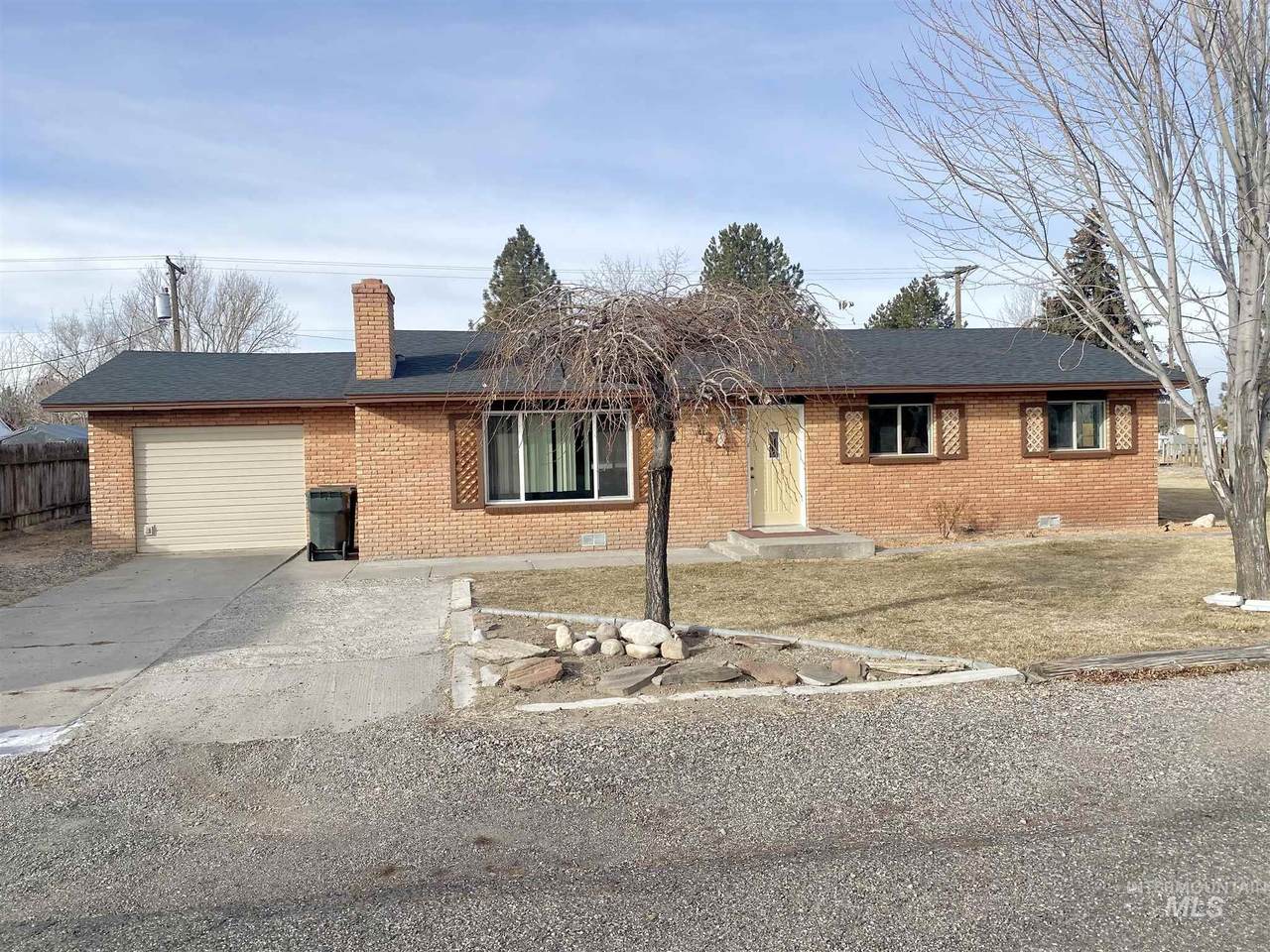 2233 Tannie Ave - Photo 1