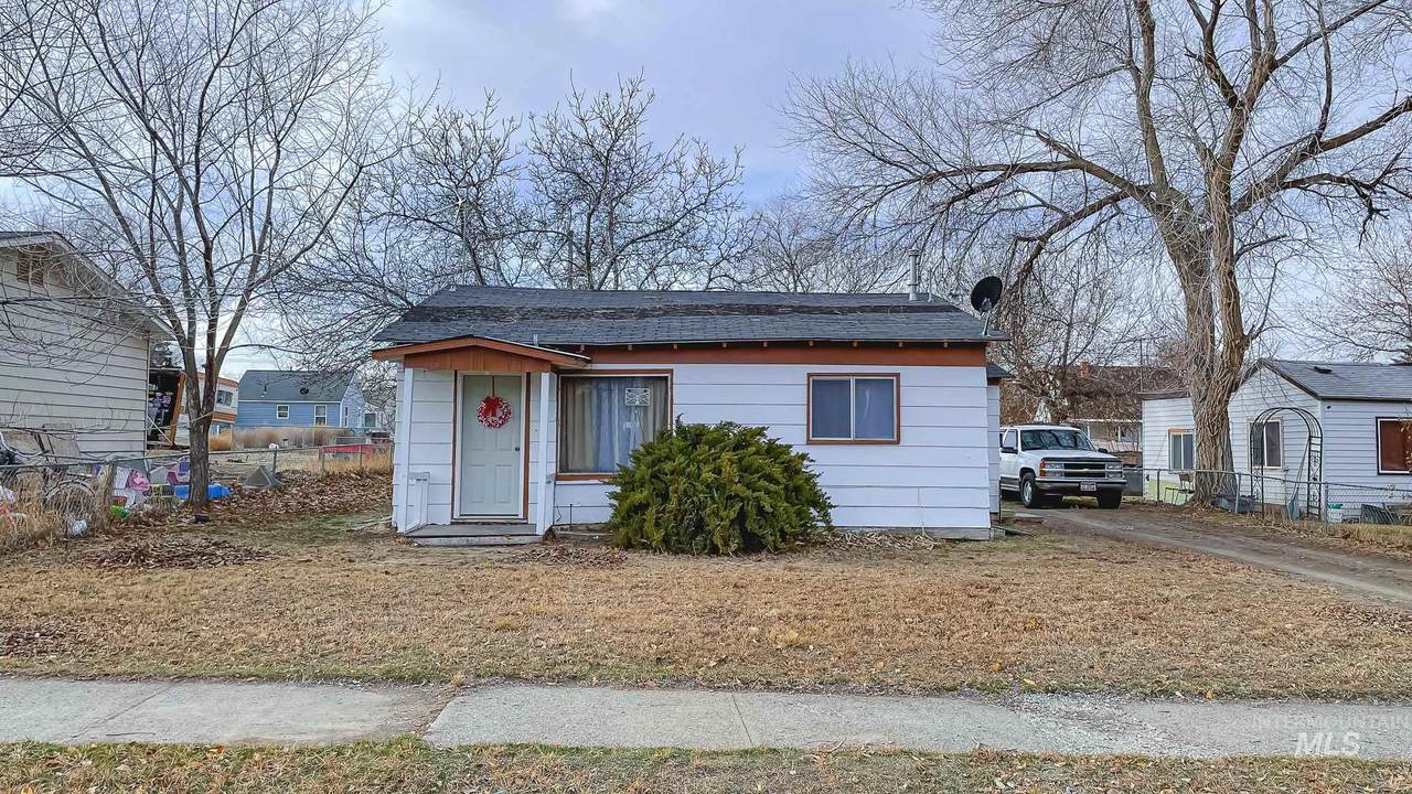 917 9th Ave North - Photo 1