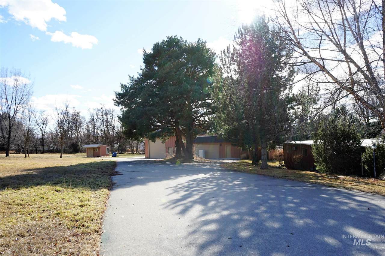 5727 Hill Rd - Photo 1