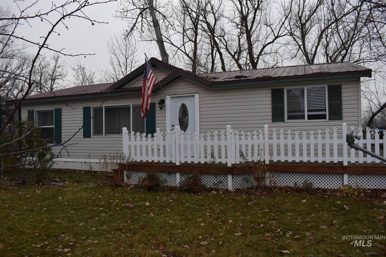 790 Riviera - Photo 1