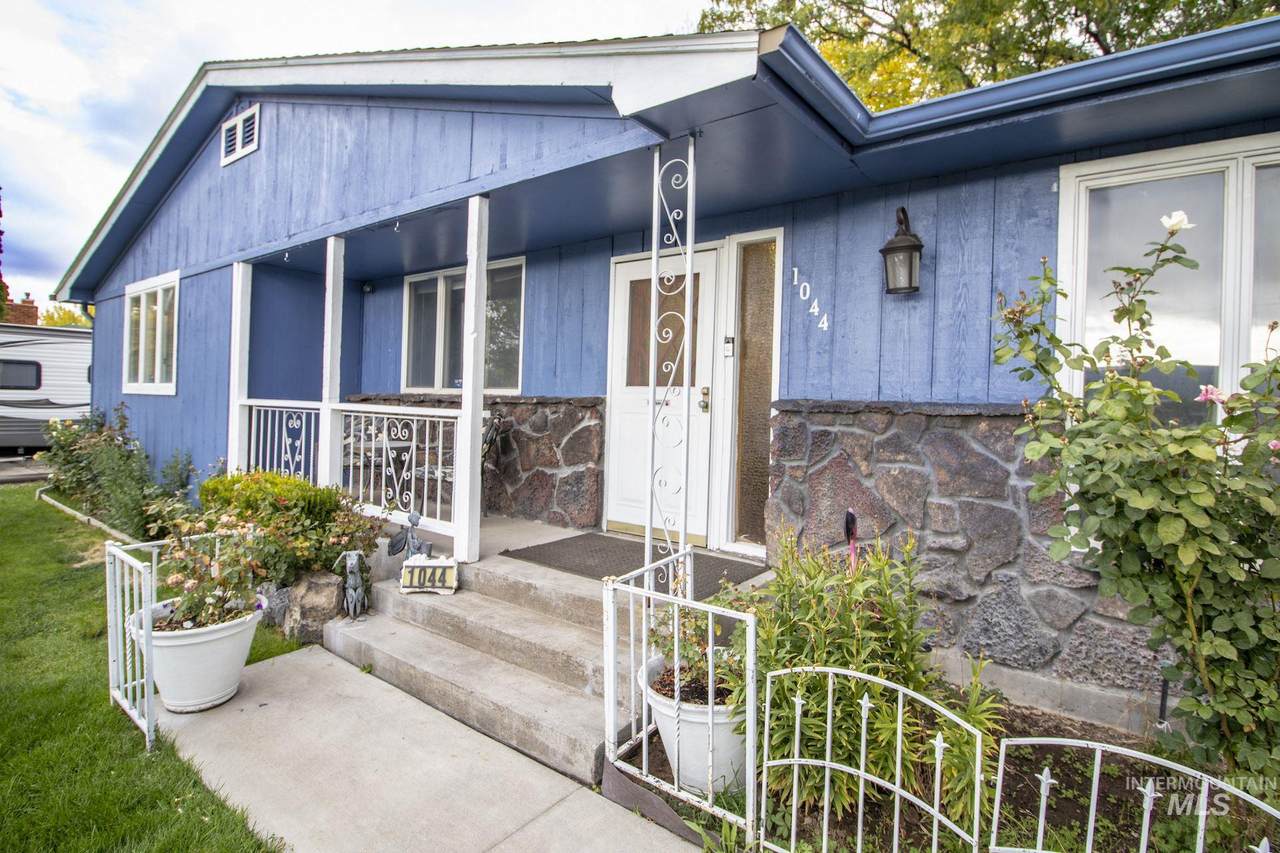 1044 Lakewood - Photo 1