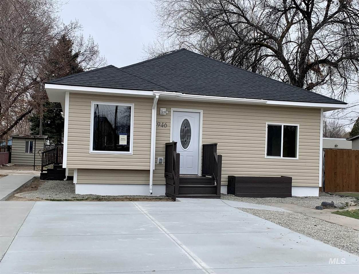 946 Blue Lakes Blvd - Photo 1