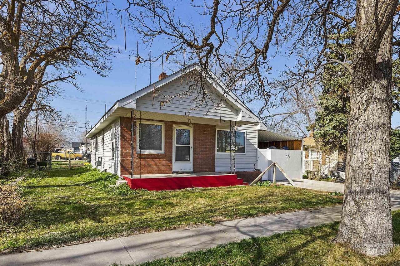 809 Broadway Ave N - Photo 1