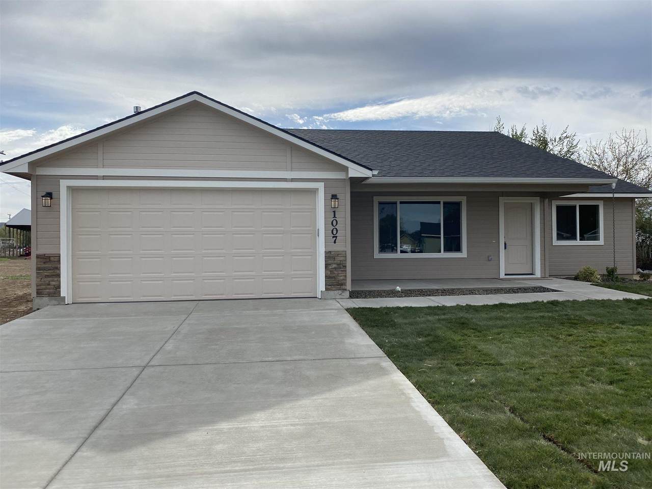 1007 Butterfield - Photo 1