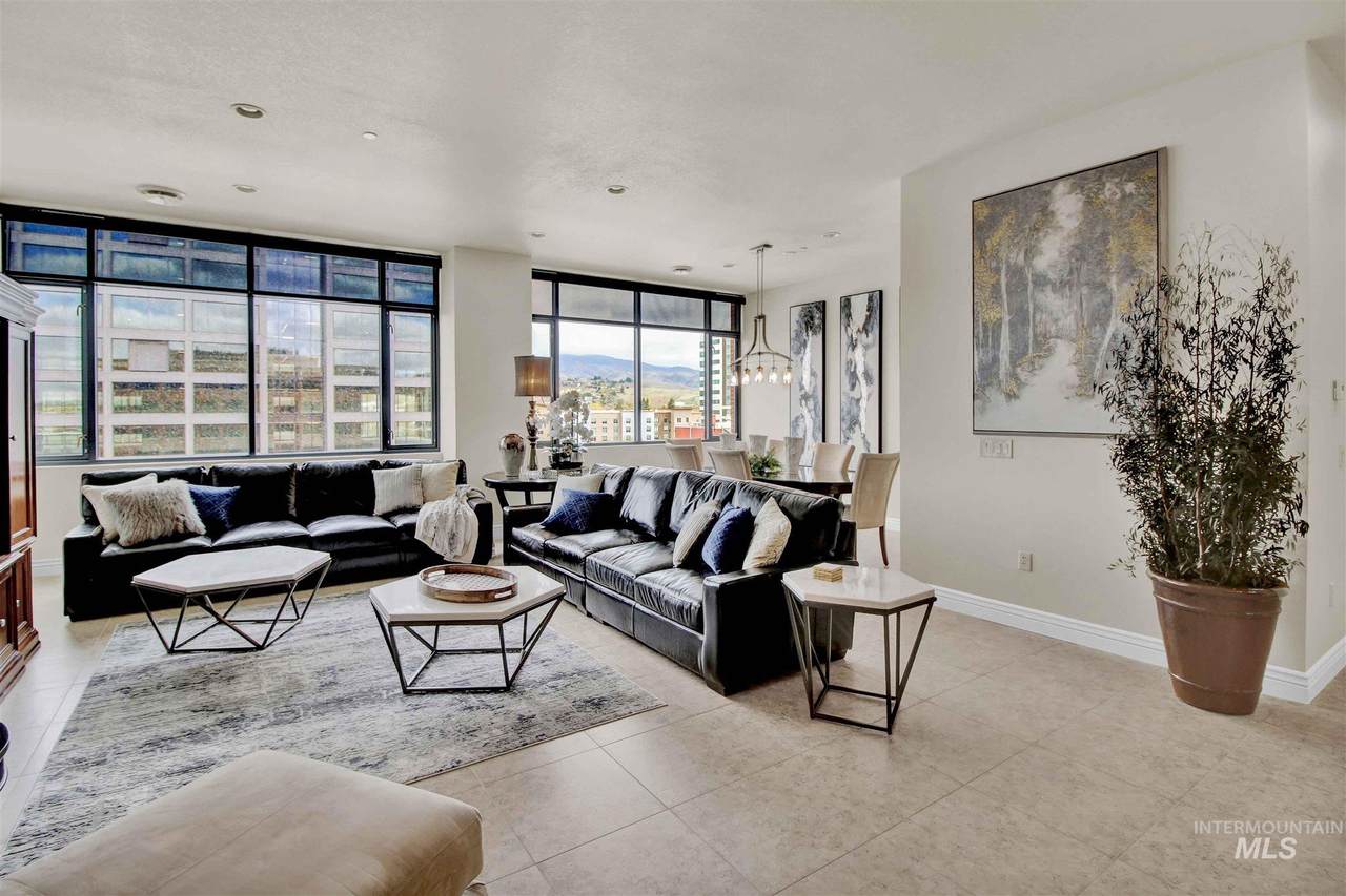 1112 Main - Photo 1