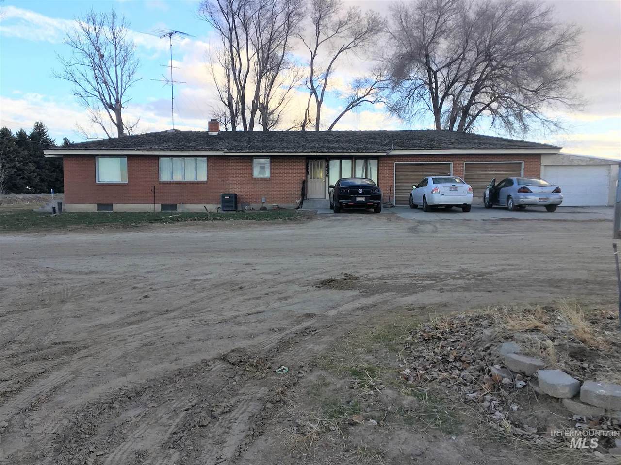 3851 1400 East - Photo 1