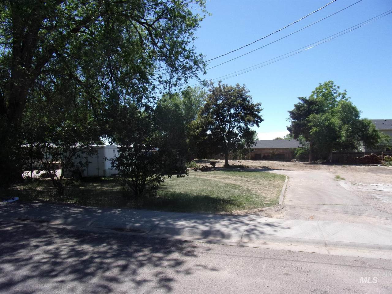 1011 Shamrock - Photo 1