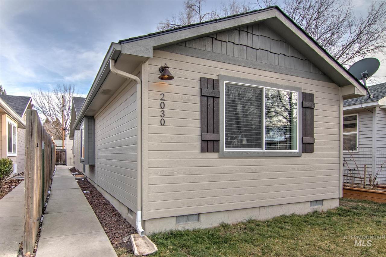 2030 33rd Street - Photo 1