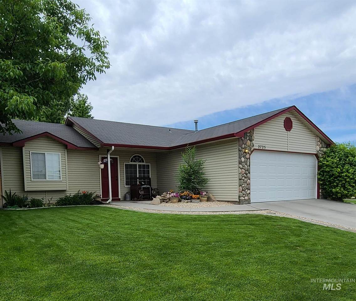 2725 Bobcat Dr - Photo 1