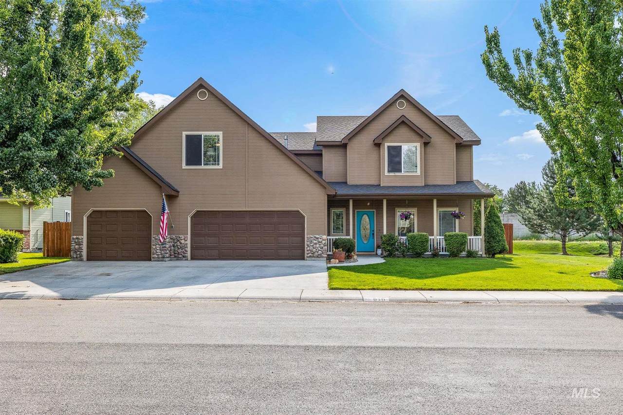 816 Waterton Ave - Photo 1