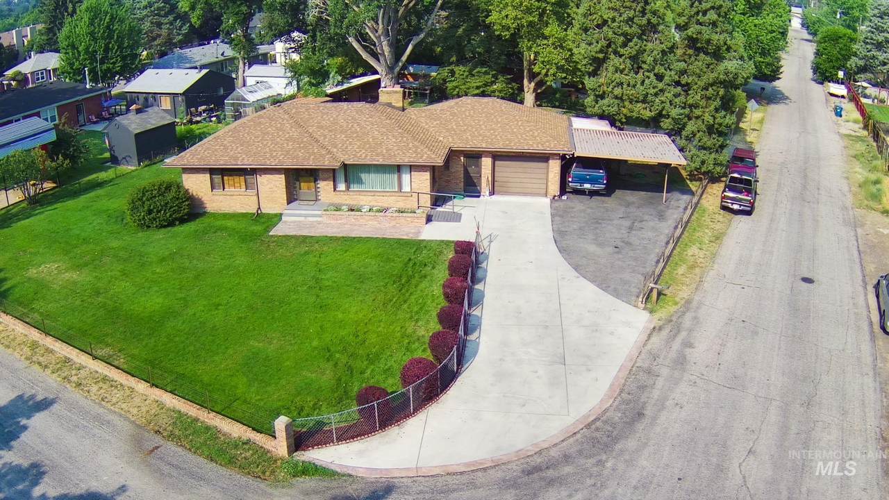 323 Lexington - Photo 1