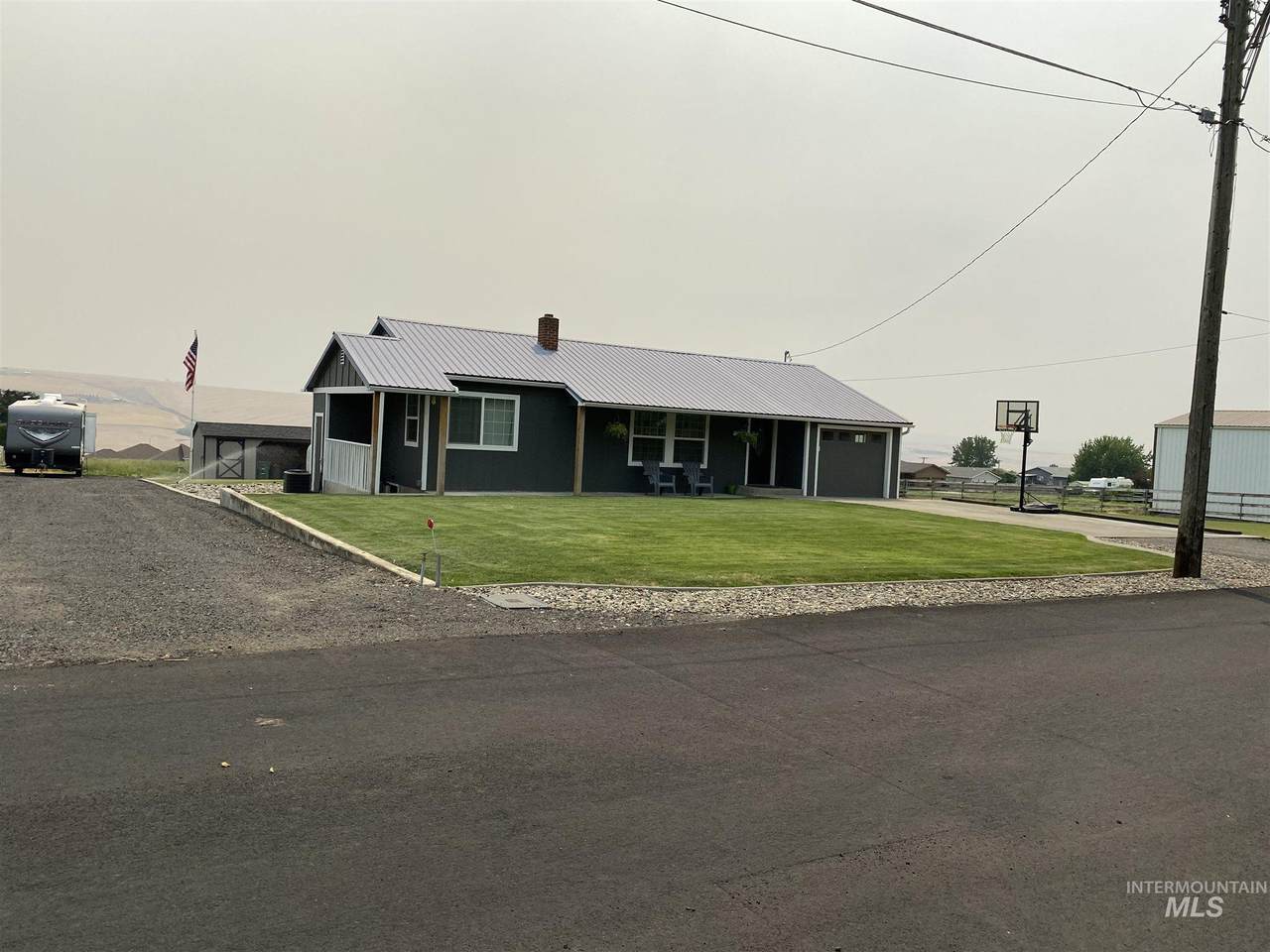 1424 Hemlock Avenue - Photo 1