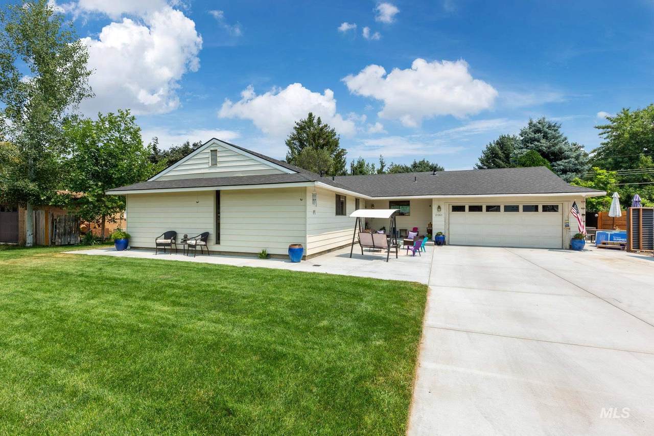 2061 Crystal Way - Photo 1