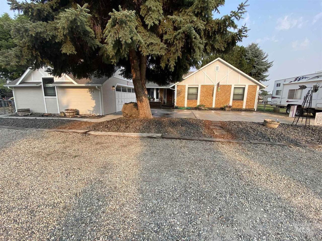 2585 Apple Dr - Photo 1