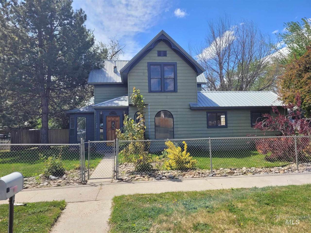 348 4th Ave. - Photo 1
