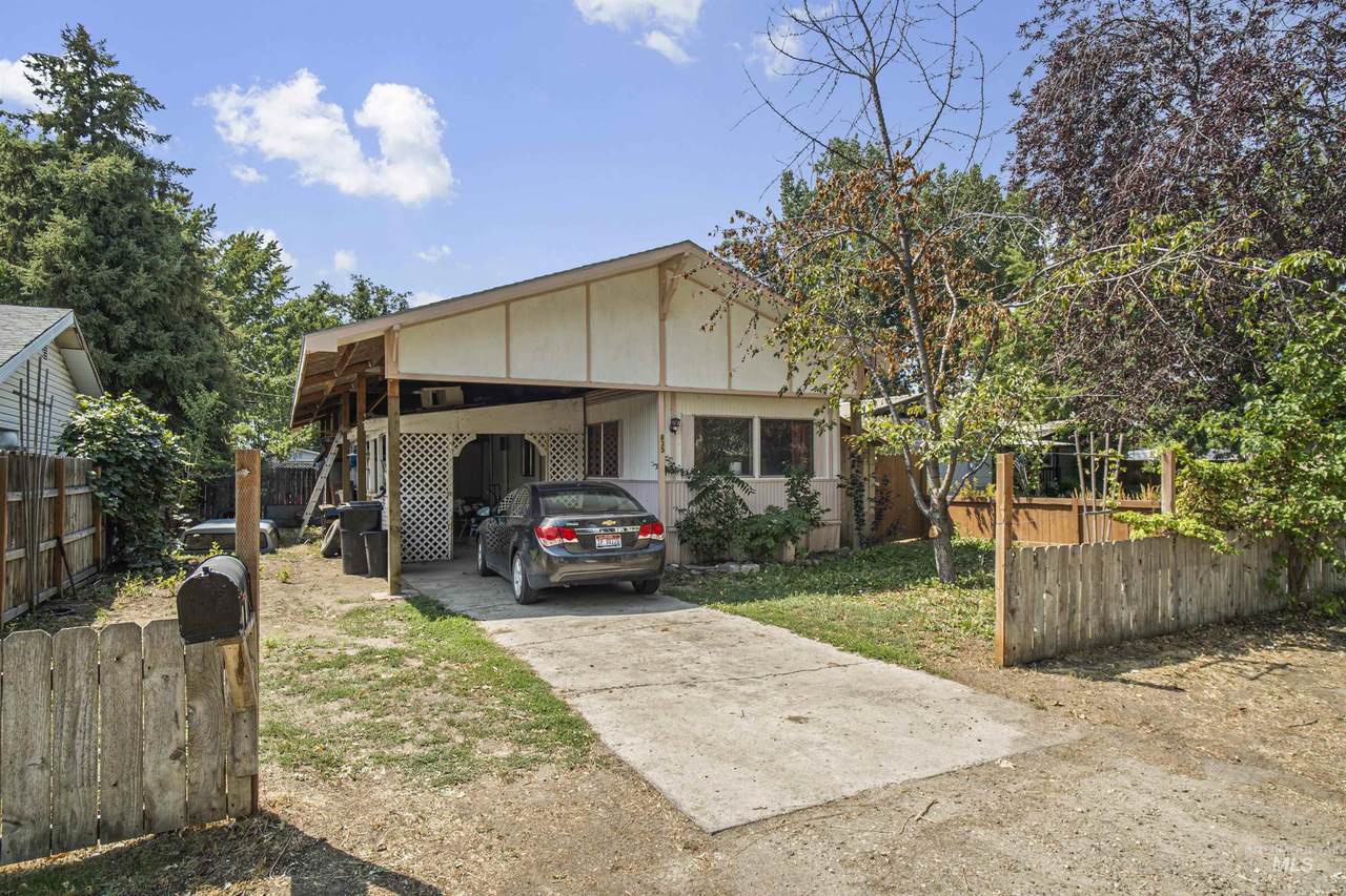 835 W Butterfield St - Photo 1