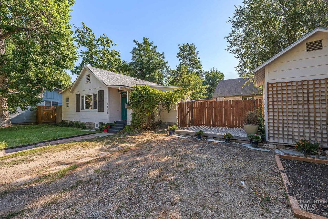 1618 Lincoln - Photo 1