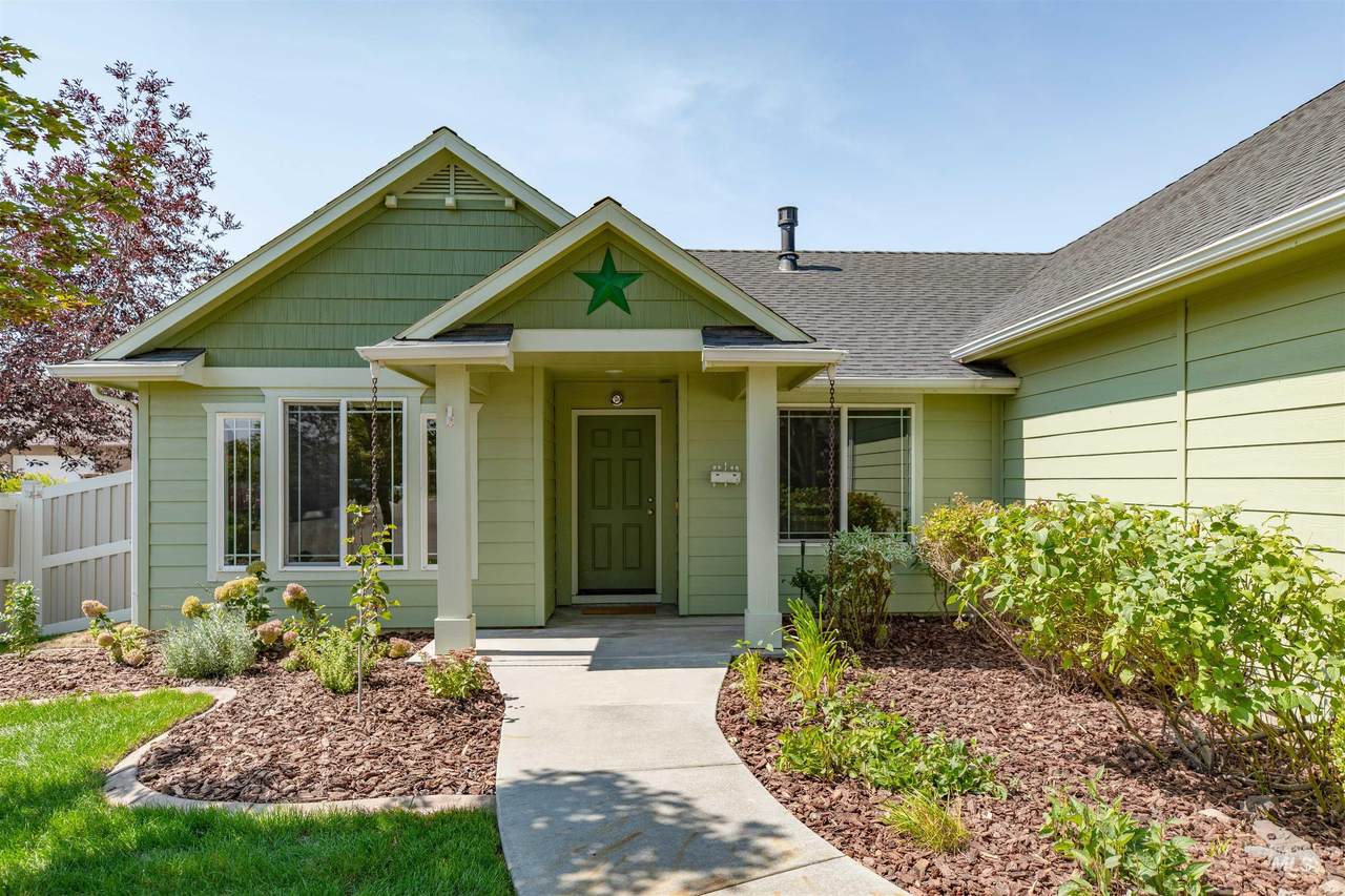231 N Devon - Photo 1