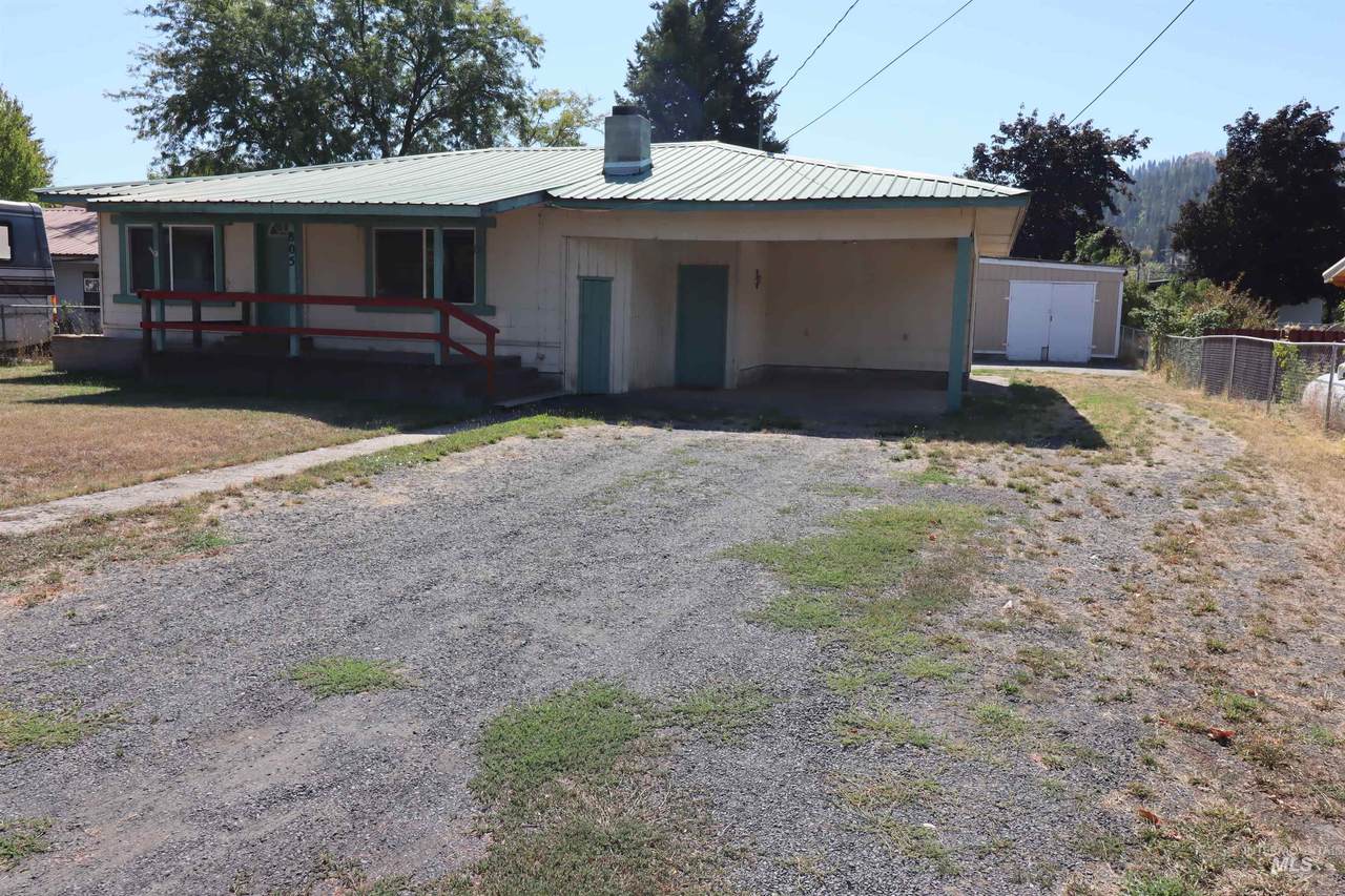 805 13th Street - Photo 1